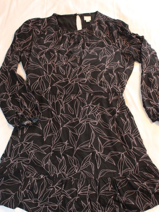 A New Day Dresses & Skirts - A New Day Black Leaf Print Long Sleeve Dress